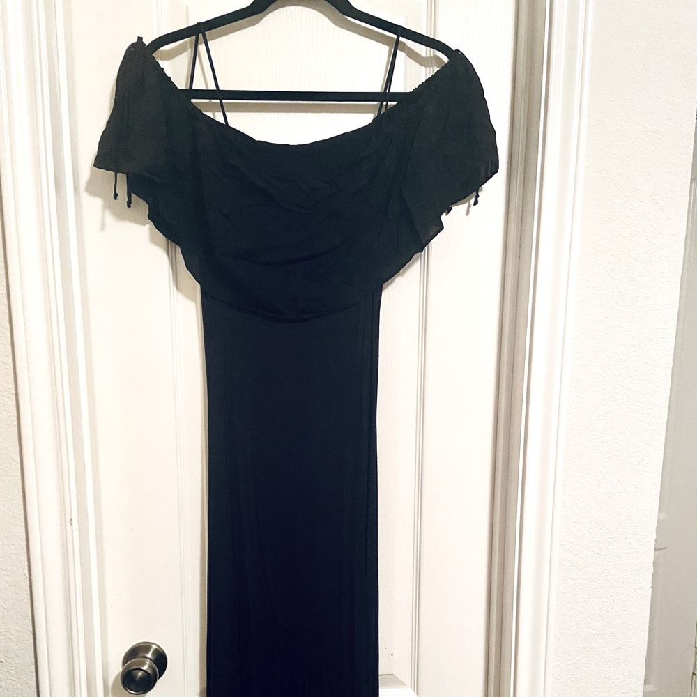 NWT BGBGeneration Off Shoulder Tie Sleeve Maxi